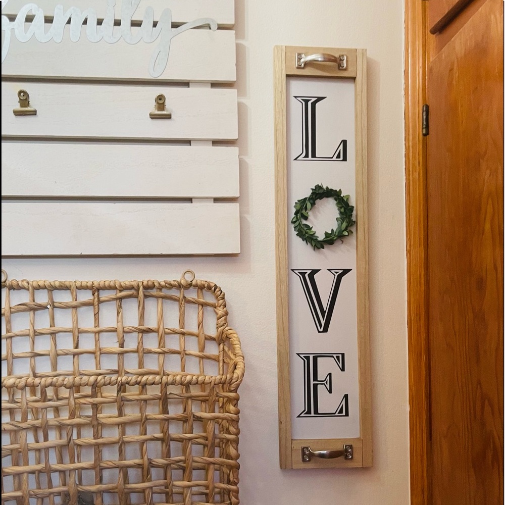 LOVE Wall Accent